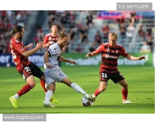 布里斯班与西悉尼的激烈对决谁能在澳超联赛中笑到最后